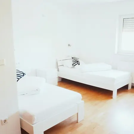 Villa Monteur & Mit Wlan & Parkplatz Muhlhausen (Neumarkt)